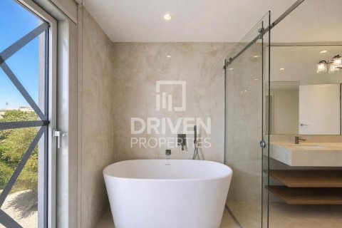 Villa in The Villa, Dubai 4 bedrooms, 1357.5 sq.m. № 140989 - photo 23
