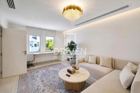 Villa in The Villa, Dubai 4 bedrooms, 1357.5 sq.m. № 140989 - photo 17