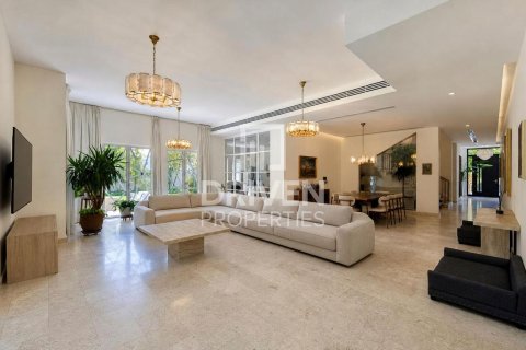 Villa in The Villa, Dubai 4 bedrooms, 1357.5 sq.m. № 140989 - photo 7