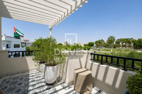 Villa in The Villa, Dubai 4 bedrooms, 1357.5 sq.m. № 140989 - photo 25