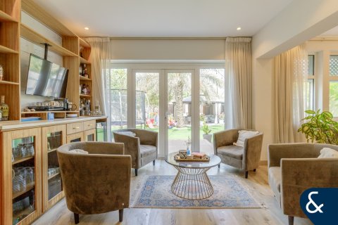 Купить виллу в Regional, Jumeirah Park, Дубай: 3 спальни, 285м², № 75874 - фото 9