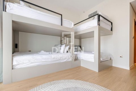 Apartment in Al Wasl, Dubai 3 bedrooms, 186.55 sq.m. № 136671 - photo 9