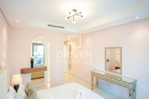 Apartment in Paramount Tower Hotel & Residences, Business Bay, Dubai 2 bedrooms, 122.72 sq.m. № 136670 - photo 11
