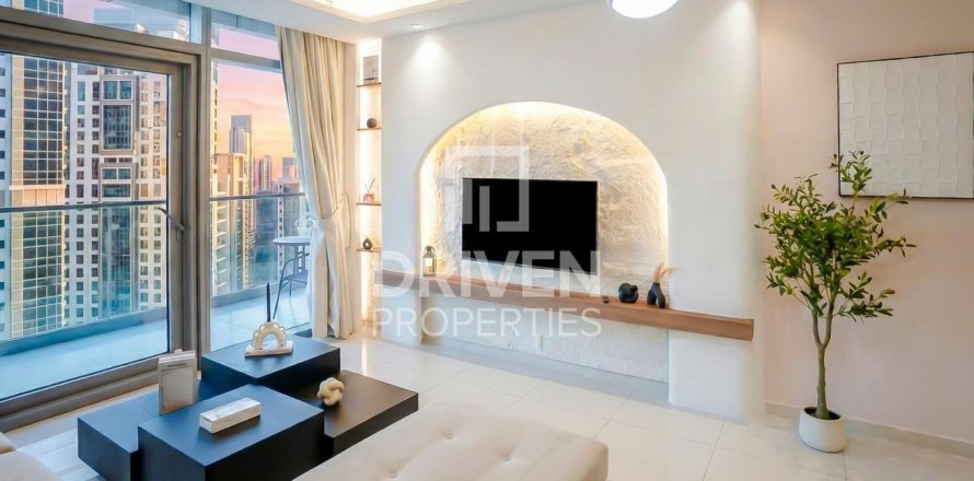 Apartment in Paramount Tower Hotel & Residences, Business Bay, Dubai 2 bedrooms, 122.72 sq.m. № 136670