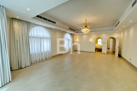 Снять в аренду виллу в Аль-Тваре, Дубай: 4 спальни, 465м², № 21199 - фото 4