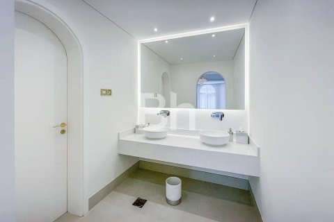 Снять в аренду виллу в Аль-Тваре, Дубай: 4 спальни, 465м², № 21199 - фото 20