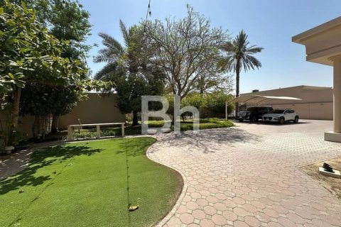 Снять в аренду виллу в Аль-Тваре, Дубай: 4 спальни, 465м², № 21199 - фото 2