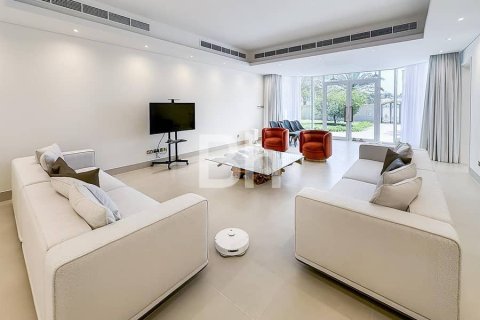 Снять в аренду виллу в Аль-Тваре, Дубай: 4 спальни, 465м², № 21199 - фото 3