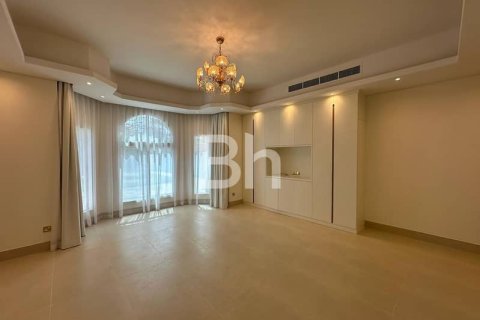 Снять в аренду виллу в Аль-Тваре, Дубай: 4 спальни, 465м², № 21199 - фото 7