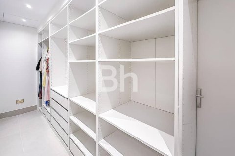 Снять в аренду виллу в Аль-Тваре, Дубай: 4 спальни, 465м², № 21199 - фото 22
