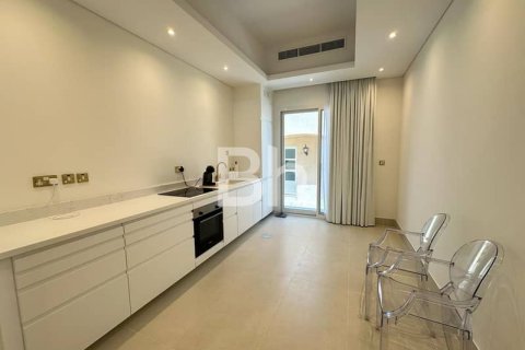 Снять в аренду виллу в Аль-Тваре, Дубай: 4 спальни, 465м², № 21199 - фото 5