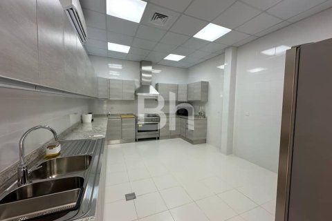 Снять в аренду виллу в Аль-Тваре, Дубай: 4 спальни, 465м², № 21199 - фото 17