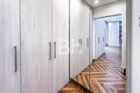 Снять в аренду виллу в Аль-Тваре, Дубай: 4 спальни, 465м², № 21199 - фото 21