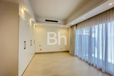 Снять в аренду виллу в Аль-Тваре, Дубай: 4 спальни, 465м², № 21199 - фото 12