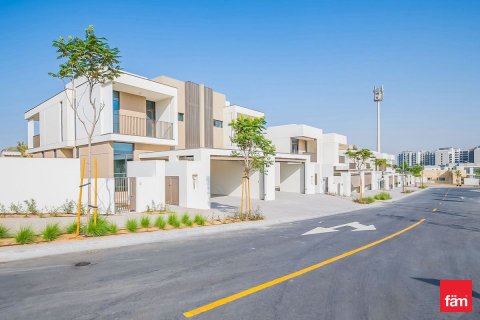 Villa in Al Furjan, Dubai 4 bedrooms, 419.6 sq.m. № 41406 - photo 2