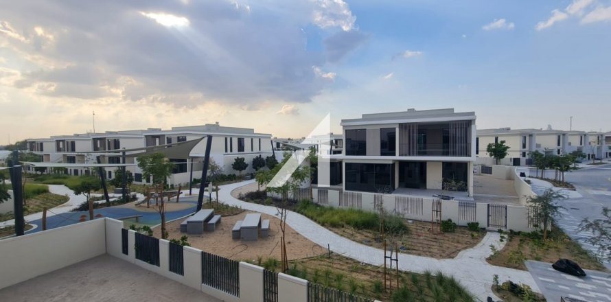 Вилла в Дубае, 5 спален, 577.5м², № 42501
