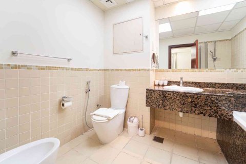 Apartment in Dubai Marina, Dubai 2 bedrooms, 118 sq.m. № 139671 - photo 16