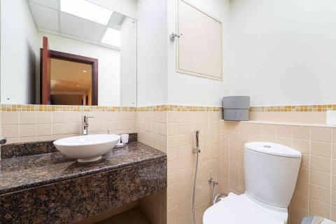 Apartment in Dubai Marina, Dubai 2 bedrooms, 118 sq.m. № 139671 - photo 17