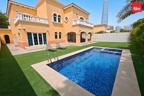Villa in Jumeirah Park, Dubai 5 bedrooms, 694.3 sq.m. № 118462