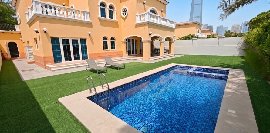 Villa in Jumeirah Park, Dubai 5 bedrooms, 694.3 sq.m. № 118462
