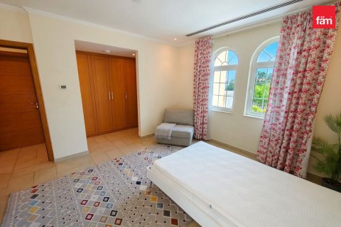 Villa in Jumeirah Park, Dubai 5 bedrooms, 694.3 sq.m. № 118462 - photo 18