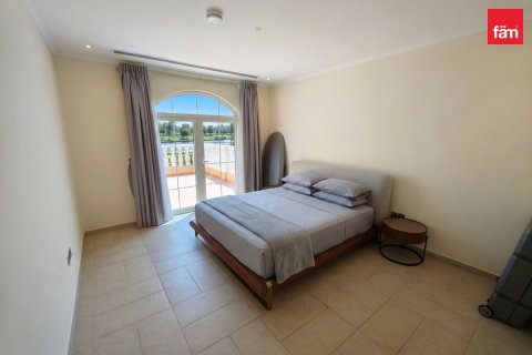 Villa in Jumeirah Park, Dubai 5 bedrooms, 694.3 sq.m. № 118462 - photo 12
