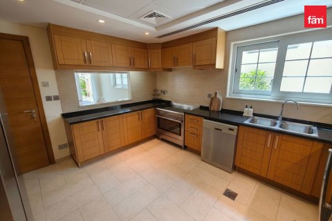 Villa in Jumeirah Park, Dubai 5 bedrooms, 694.3 sq.m. № 118462 - photo 4