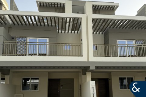 Купить таунхаус в DAMAC Hills (Akoya by DAMAC), Дубай: 4 спальни, 114м², № 74803 - фото 1