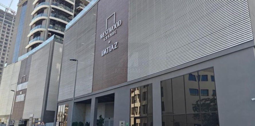 Tienda en Dubai, 124 m², № 17105