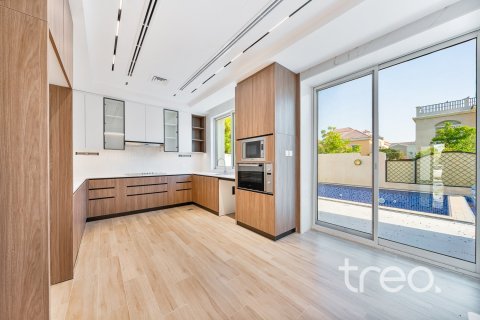 Villa en The Villa, Dubai, 6 dormitorios, 387.96 m², № 119686 - foto 2