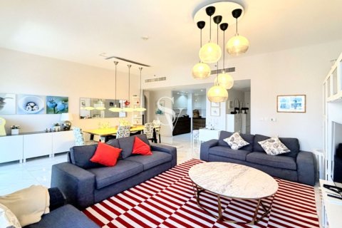 Apartamento en Rimal, Jumeirah Beach Residence, Dubai, 2 dormitorios, 131 m², № 113222