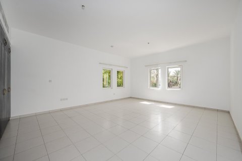 Villa à The Villa, Dubai, 5 chambres, 1199.19 m², № 130170 - photo 2