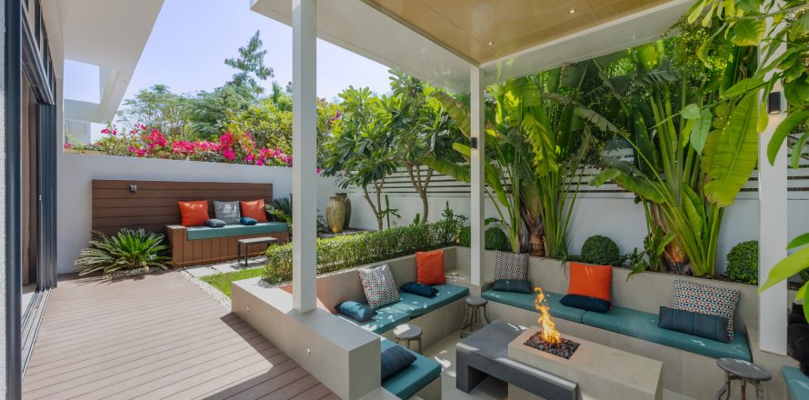 Вилла в Дубае, 4 спальни, 241м², № 96847