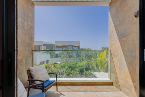 Купить виллу в Дубае: 4 спальни, 241м², № 96847 - фото 10