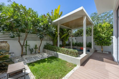 Купить виллу в Дубае: 4 спальни, 241м², № 96847 - фото 25