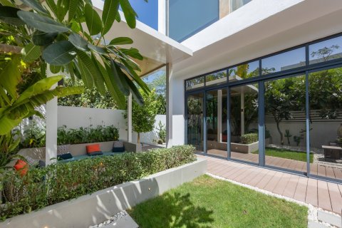 Купить виллу в Дубае: 4 спальни, 241м², № 96847 - фото 23