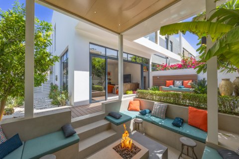 Купить виллу в Дубае: 4 спальни, 241м², № 96847 - фото 26