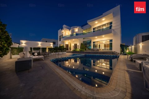 Villa en Al Barsha, Dubai, 5 dormitorios, 1114.8 m², № 117714