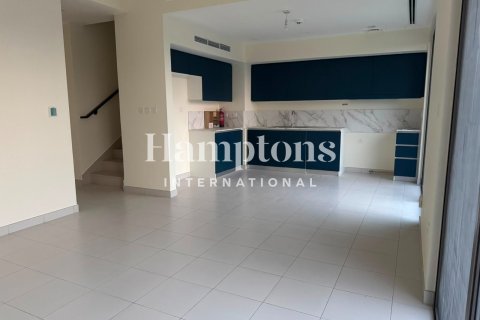 Снять в аренду виллу в Dubai South (Dubai World Central), Дубай: 4 спальни, 237.36716500м², № 113976 - фото 3