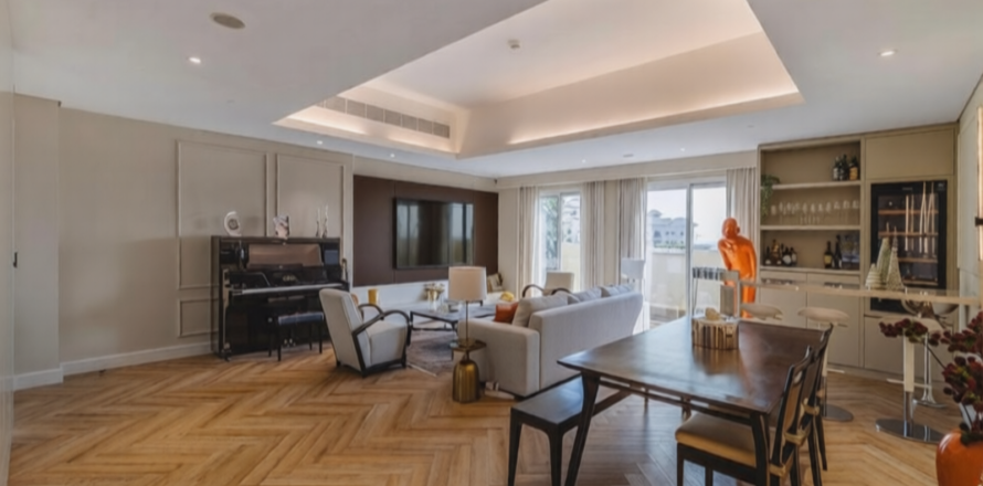 Apartment in Dubai 4 bedrooms, 217 sq.m. № 96855