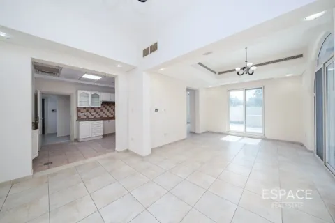 Villa en Victory Heights, Dubai Sports City, Dubai, 4 dormitorios, 350 m², № 61567 - foto 4