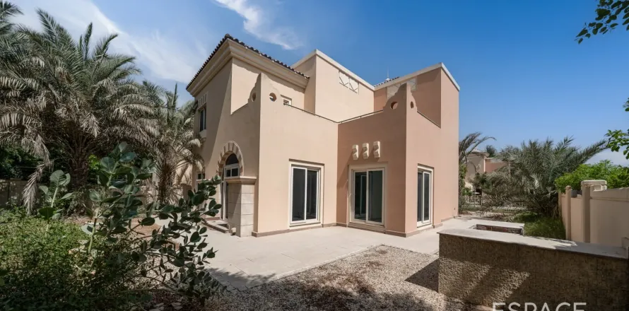 Villa en Victory Heights, Dubai Sports City, Dubai, 4 dormitorios, 350 m², № 61567