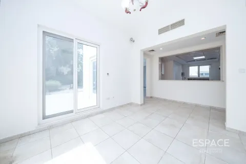 Villa en Victory Heights, Dubai Sports City, Dubai, 4 dormitorios, 350 m², № 61567 - foto 9