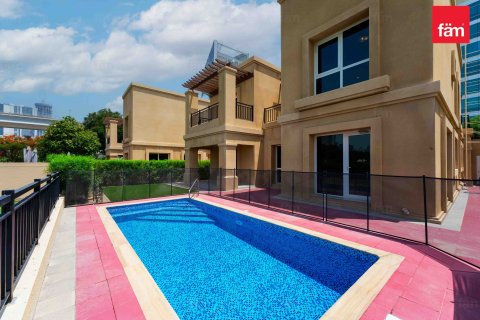 Villa en Dubai, 4 dormitorios, 367.4 m², № 50827 - foto 1