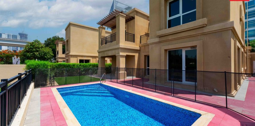 Villa en Dubai, 4 dormitorios, 367.4 m², № 50827