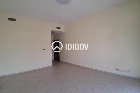 Снять в аренду квартиру в Мирдифом, Дубай: 2 спальни, 141.12м², № 124627 - фото 3
