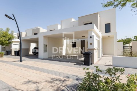Townhouse in Hayat Townhouses, Town Square, Dubai 4 bedrooms, 316.52 sq.m. № 143109 - photo 2