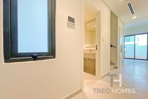 Townhouse in Dubai South (Dubai World Central), Dubai 3 bedrooms, 182 sq.m. № 16382 - photo 2