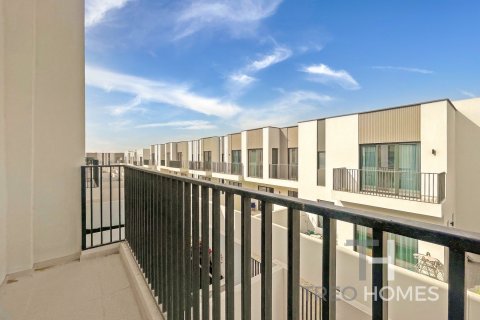 Townhouse in Dubai South (Dubai World Central), Dubai 3 bedrooms, 182 sq.m. № 16382 - photo 11