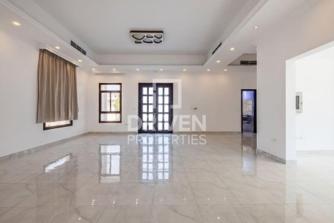 Villa à Nadd Al Sheba, Dubai, 6 chambres, 1468.05 m², № 128968 - photo 3